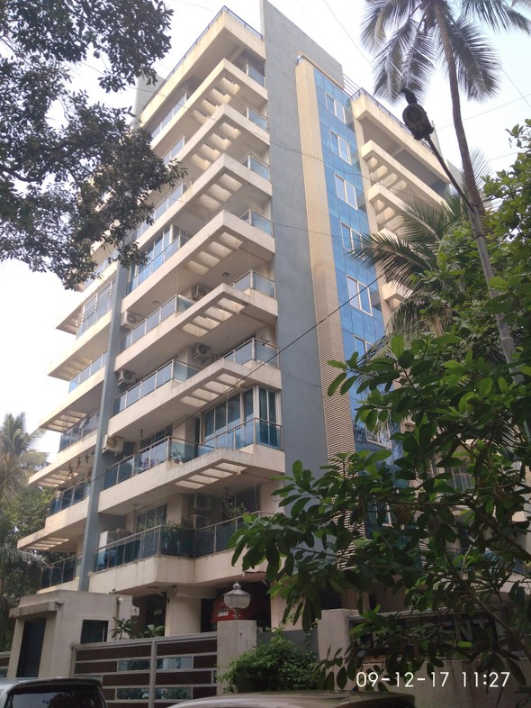 Main - Crescent, Bandra West